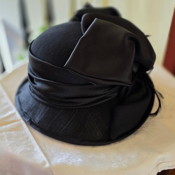 NIB Elite Champagne black hat with satin ribbons and feathers main image 4